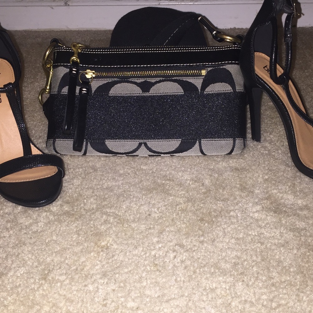 🔥🔥SALE 🔥🔥Small black and grey Coach purse